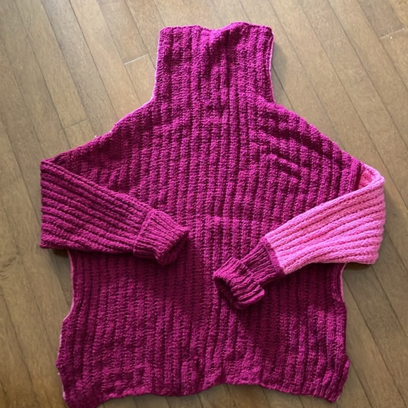 🩷FreePeople Sweater🩷 - Picture 2 of 5